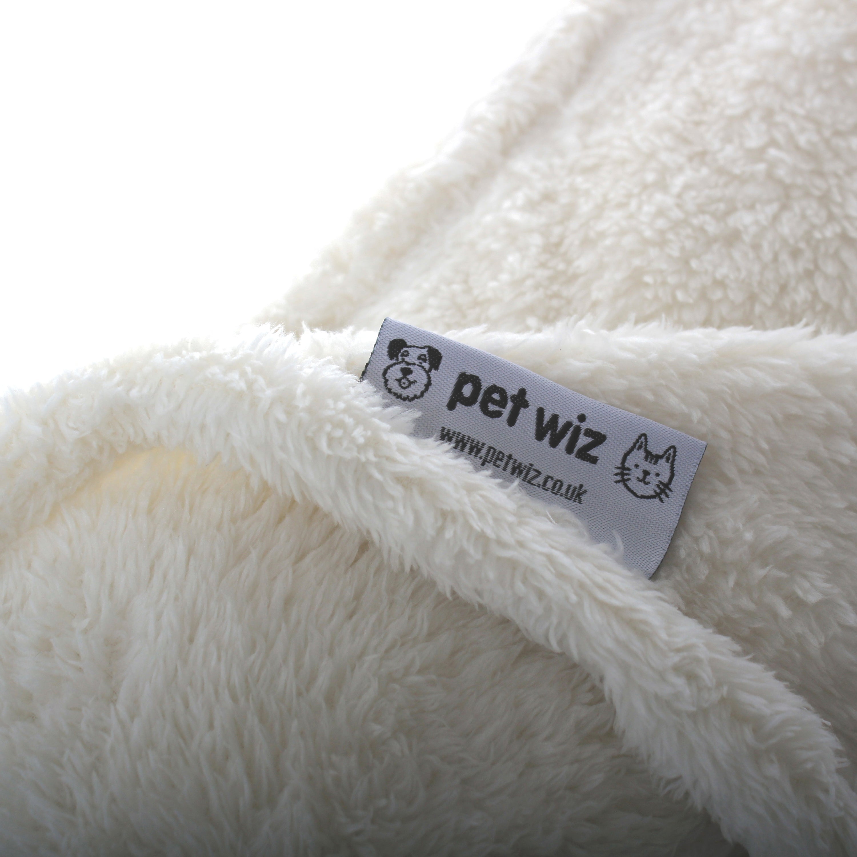 Fluffy Fleece Blanket - Soft & Warm Throw for Dogs & Cats