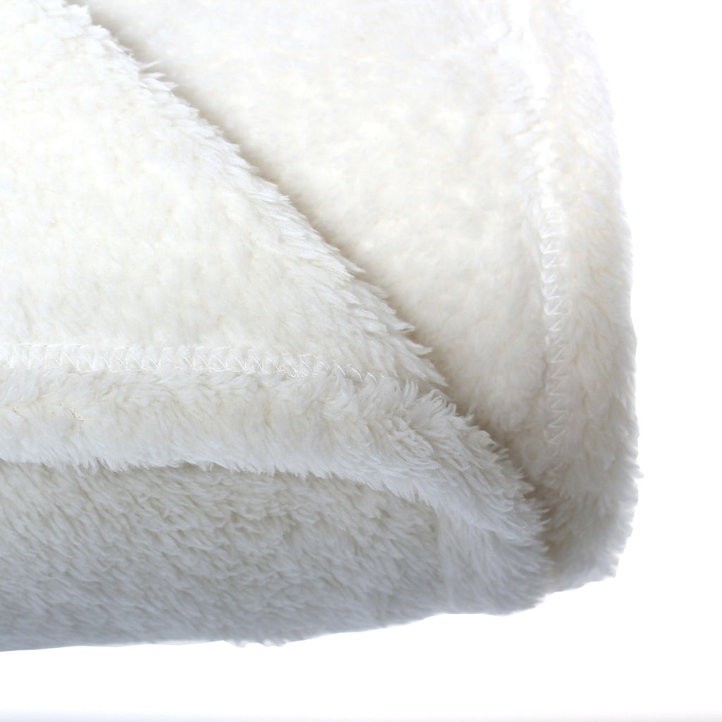 Fluffy Fleece Blanket - Soft & Warm Throw for Dogs & Cats