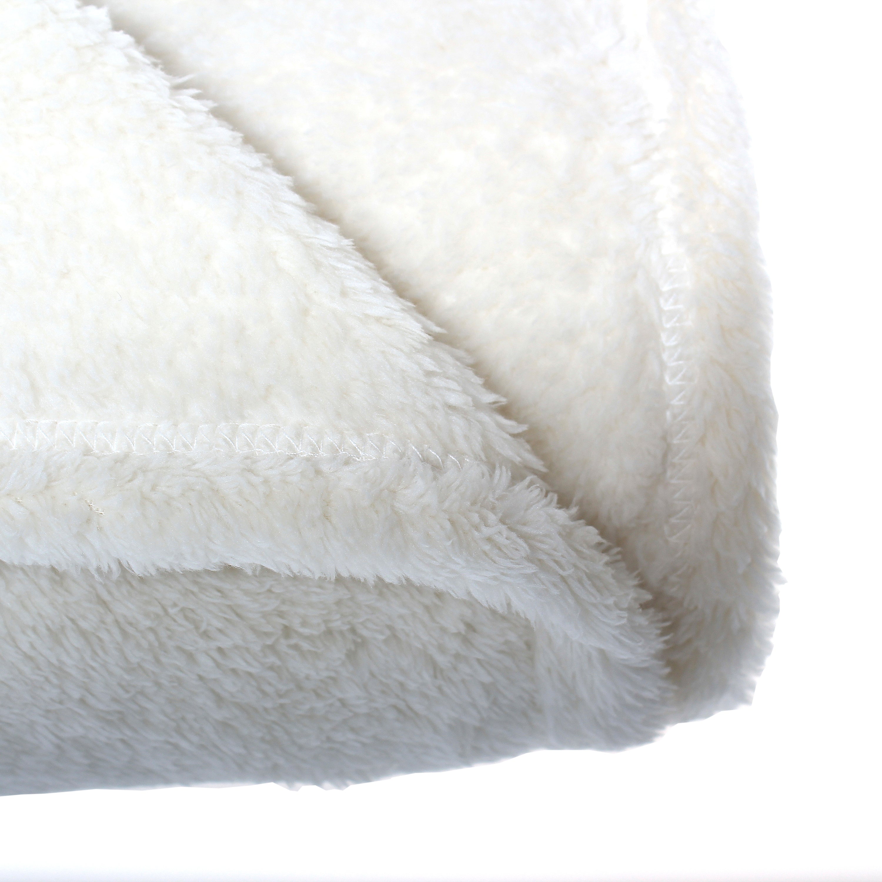 Fluffy Fleece Blanket - Soft & Warm Throw for Dogs & Cats